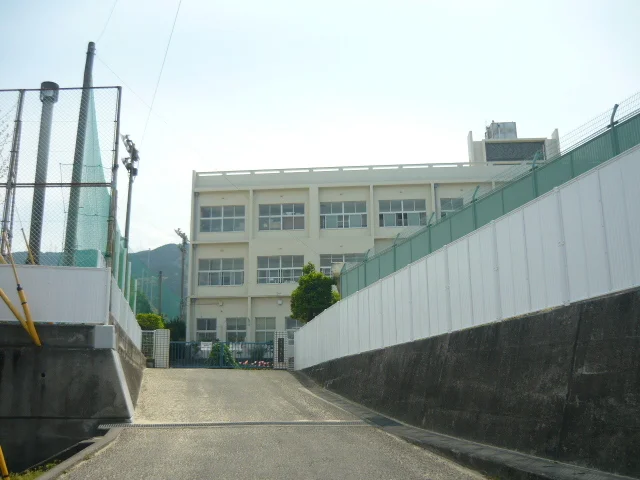 中曽根小学校まで230m