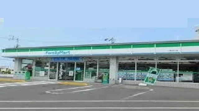 ファミリーマート三島宮川店様まで400m