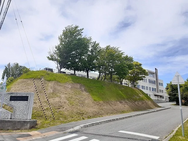 留萌市立緑丘小学校まで1300m