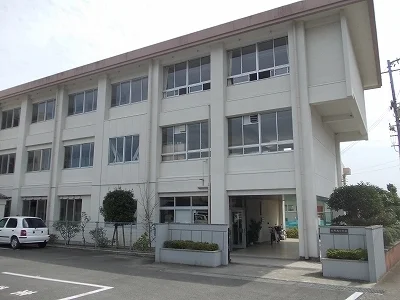 板野西小学校まで1600m