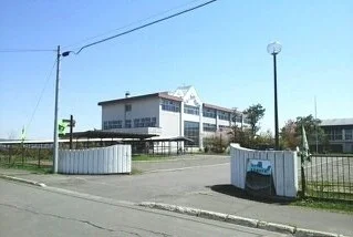 旭川市立東鷹栖中学校まで1600m