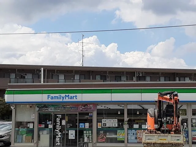 ファミリーマートまで350m
