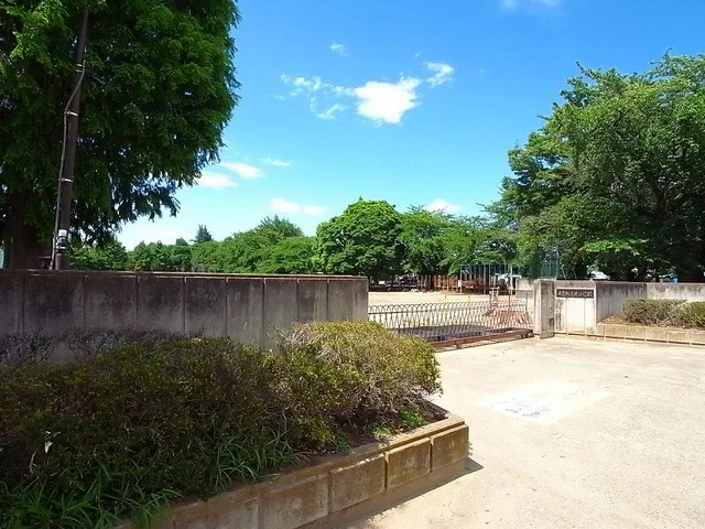 北小学校まで850m