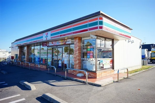 セブンイレブンまで700m