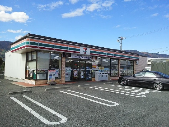 セブンイレブン  箕輪中箕輪店まで700m