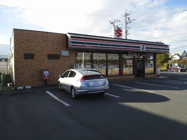 セブンイレブン　箕輪バイパス店まで500m