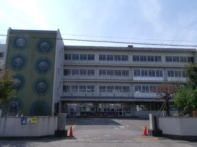 南小立野小学校まで800m