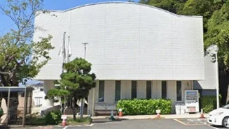 葉山町立図書館まで676m