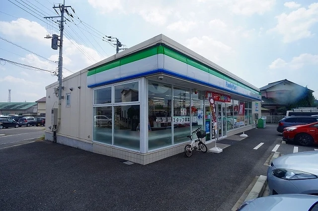 ファミリーマート伊勢崎東町店まで1800m