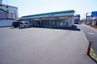 ファミリーマート前橋下小出町店まで120m