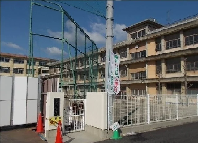 今治市立乃万小学校まで1500m