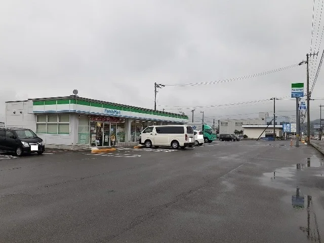 ファミリーマート　インター店様まで800m