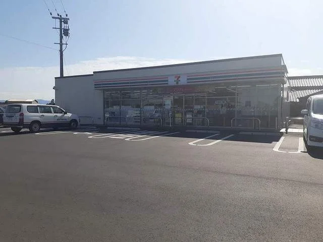 セブンイレブン小郡上岩田店まで810m