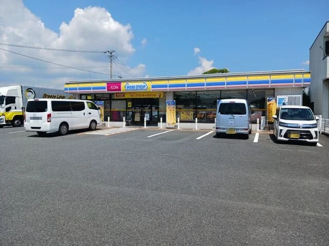 ミニストップ小郡上岩田店まで530m