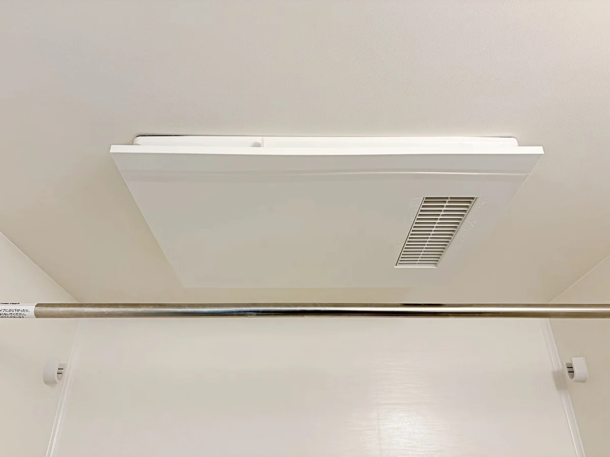 お風呂には浴室乾燥機が付いています♪