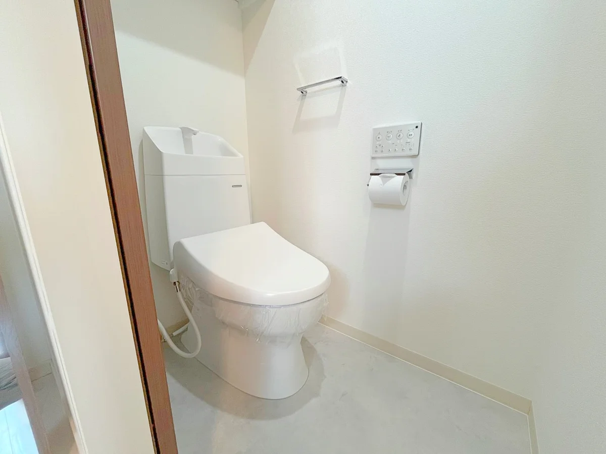 温水洗浄便座付きトイレです☆