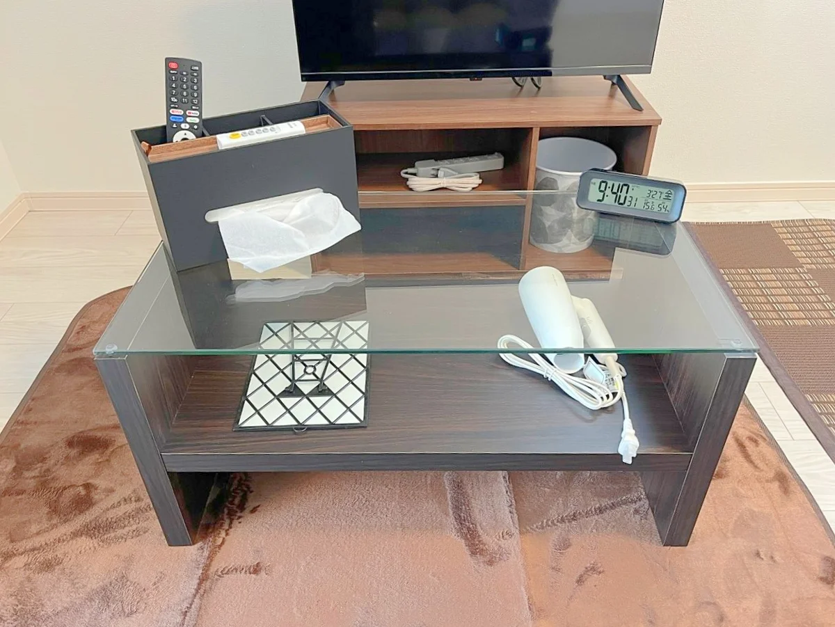 ローテーブルをご用意しています！棚付きなので便利です☺