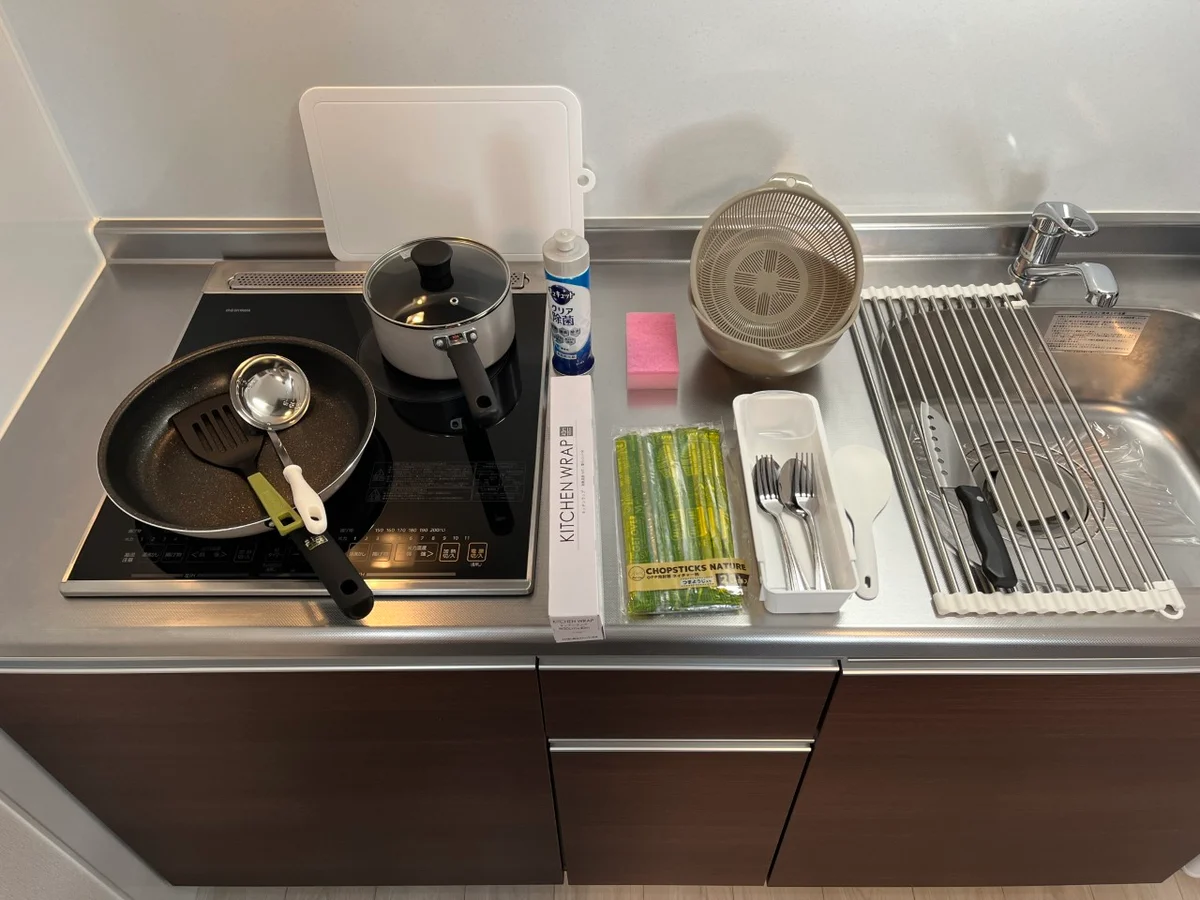 フライパンや鍋、包丁など調理器具をご用意しています🍳消耗品は無くなるまでご利用いただけます♪
