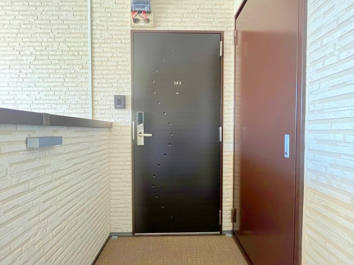 玄関の様子はこんな感じです☺