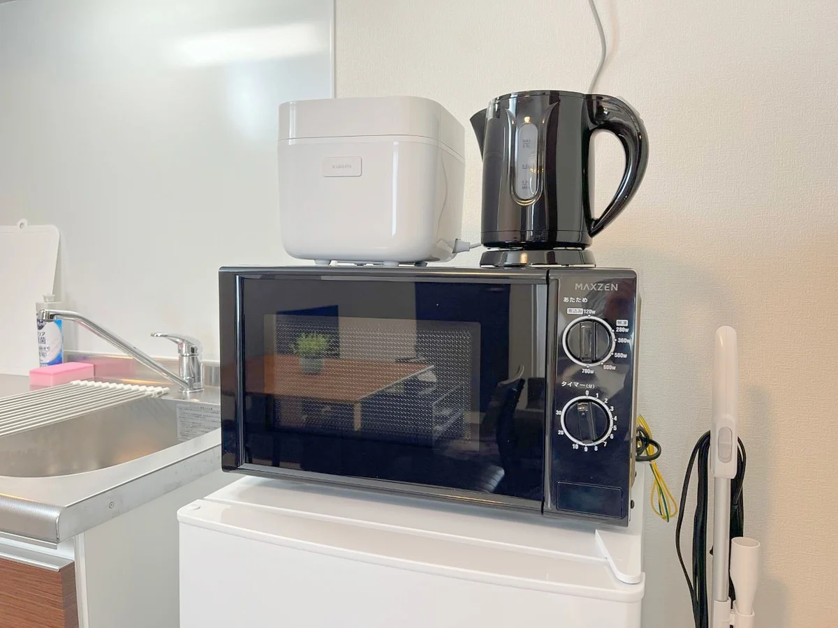 お部屋には電子レンジ、炊飯器、電気ケトルをご用意しています☆あるととっても便利ですね♪