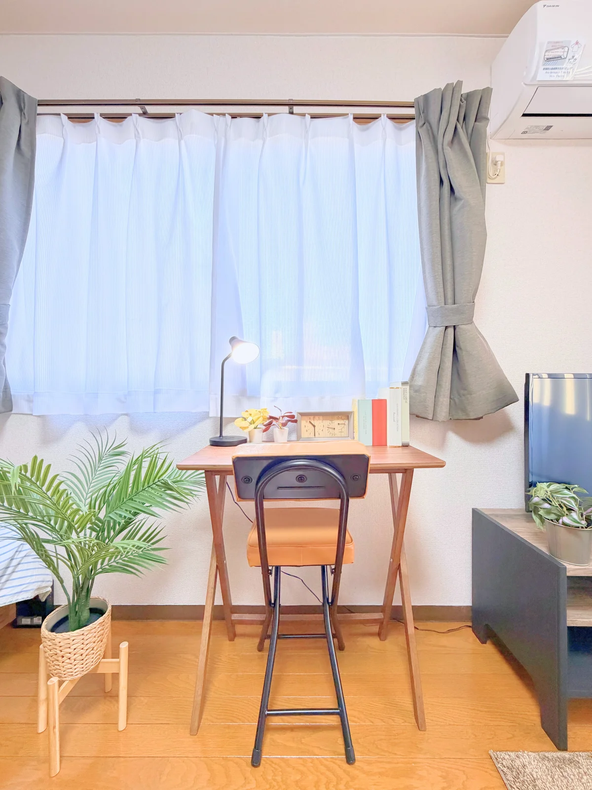 デスク・チェアー