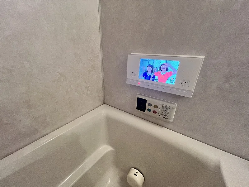 お風呂にTV?これは半身浴から抜け出せそうにありません。