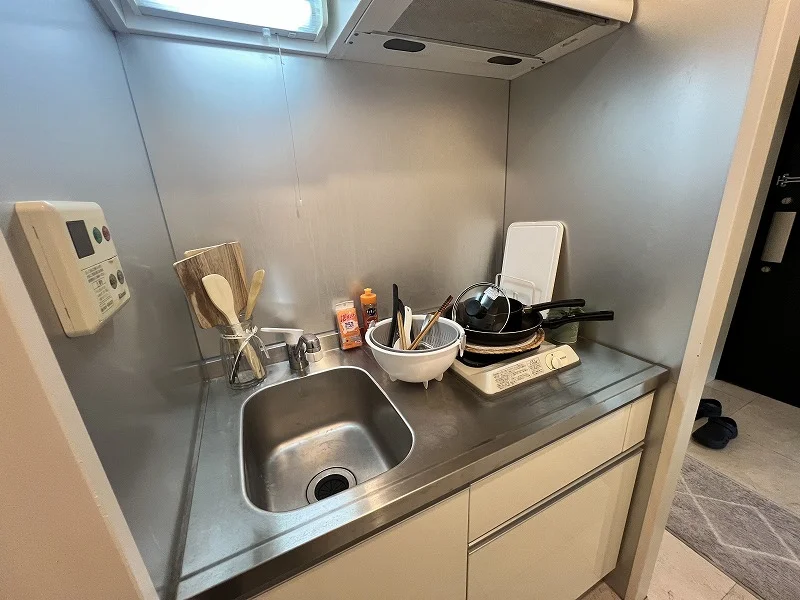 調理器具や食器も予め無料で付いてきます。追加料金一切なしです。