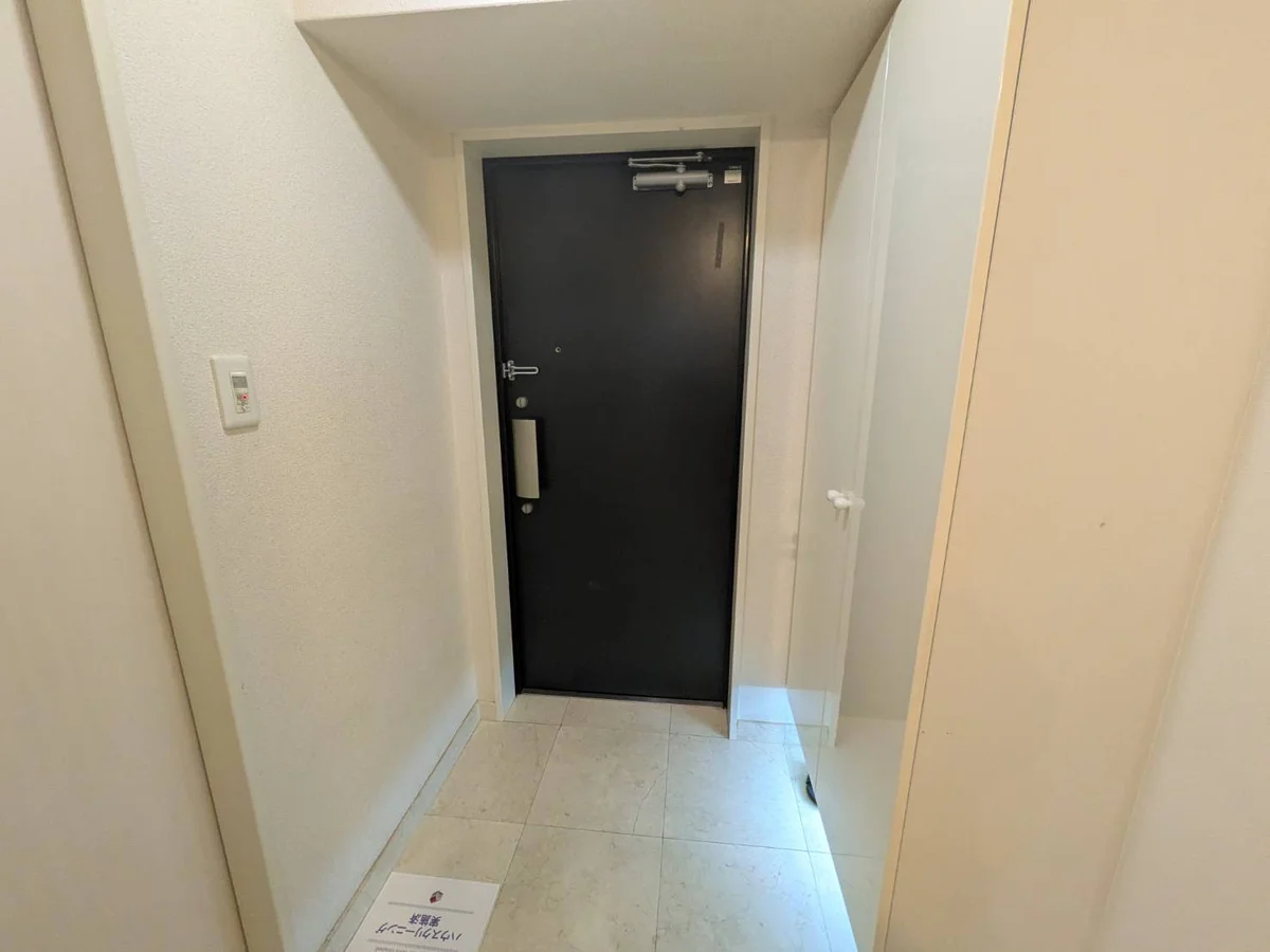 白基調の高級感のある玄関です。