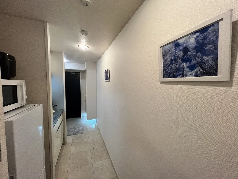 通路には癒しを演出するフォトも厳選してチョイス。