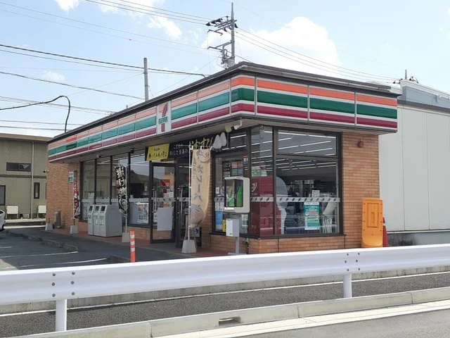 セブンイレブン藤岡緑町店まで300m