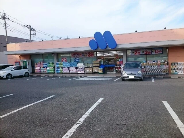 マルエドラッグ吉井店まで300m