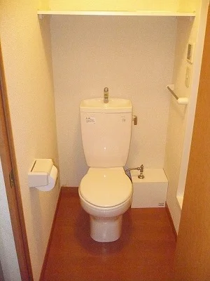 上には棚があります。