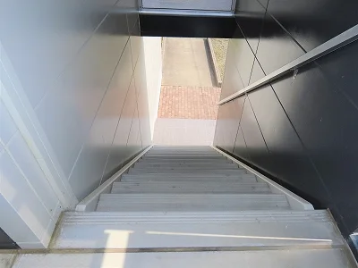 階段上からのアングルです