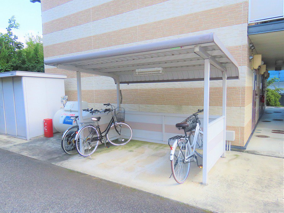 屋根付き駐輪場あり