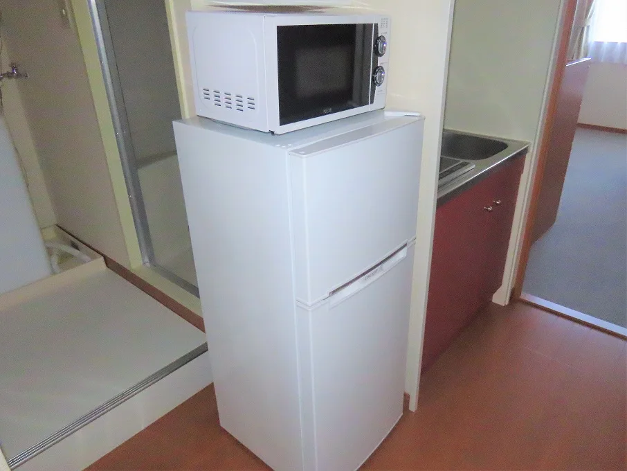 電子レンジ、冷蔵庫完備