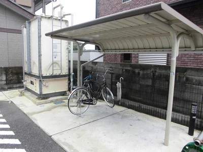 屋根付き駐輪場です。