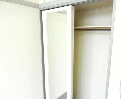 大きな鏡で朝の身支度もラクラク！