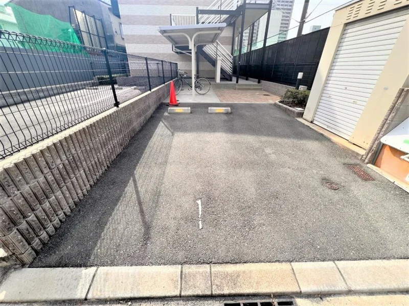 駐車場は別料金となります。