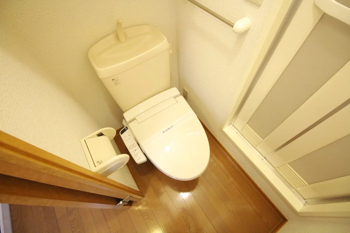 温水洗浄便座付　清潔なトイレスペース