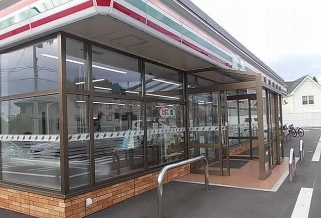 セブンイレブン新井田重地店まで300m