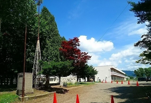 美唄市立東小学校まで1500m