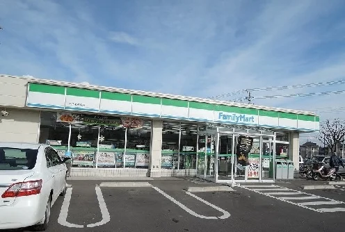 ファミリーマートまで550m