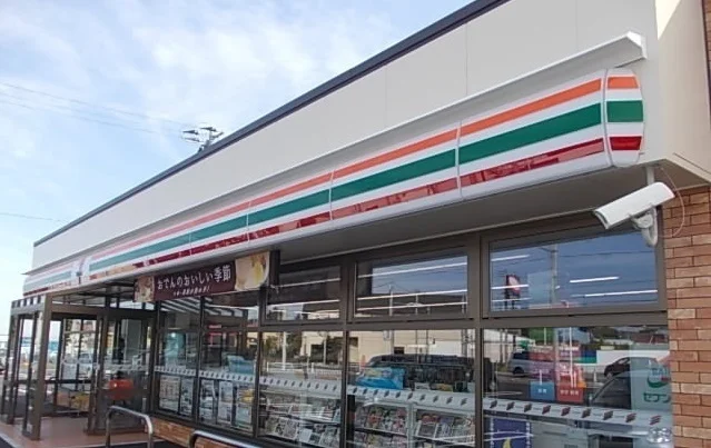 セブンイレブン三小通店まで400m