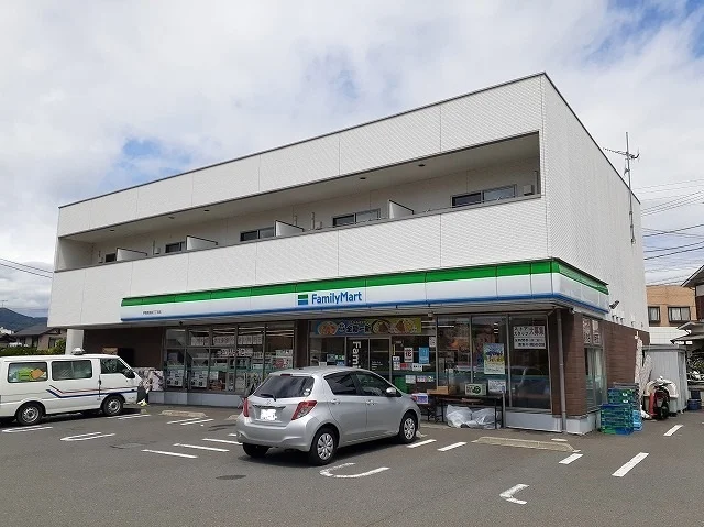 ファミマ高森三丁目店まで500m