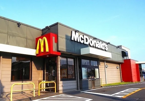 マクドナルドまで1200m