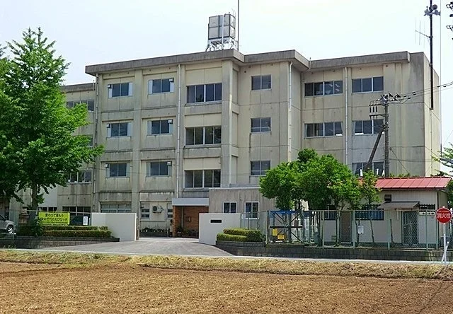 社家小学校まで1100m
