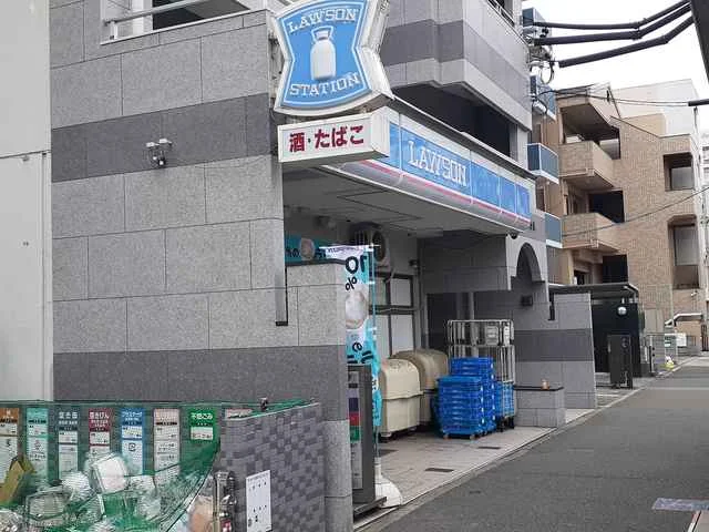 ローソンまで411m