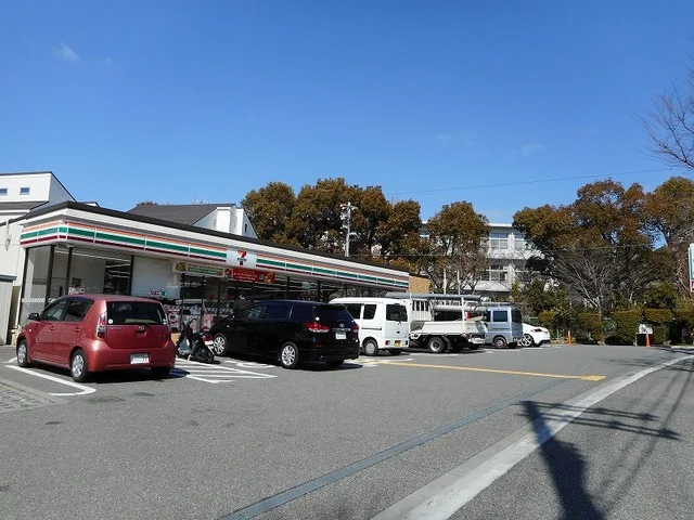 セブンイレブン　明石荷山町店まで200m