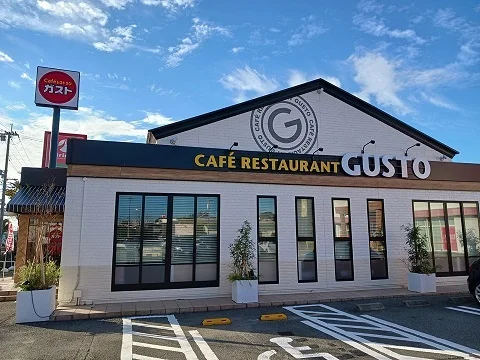 ガスト社店まで1100m