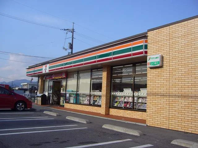 セブンイレブンまで900m